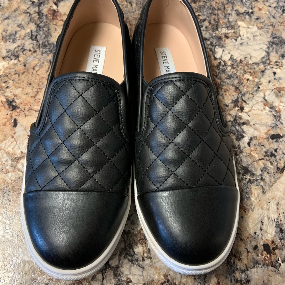 STEVEN MADDEN size 7!